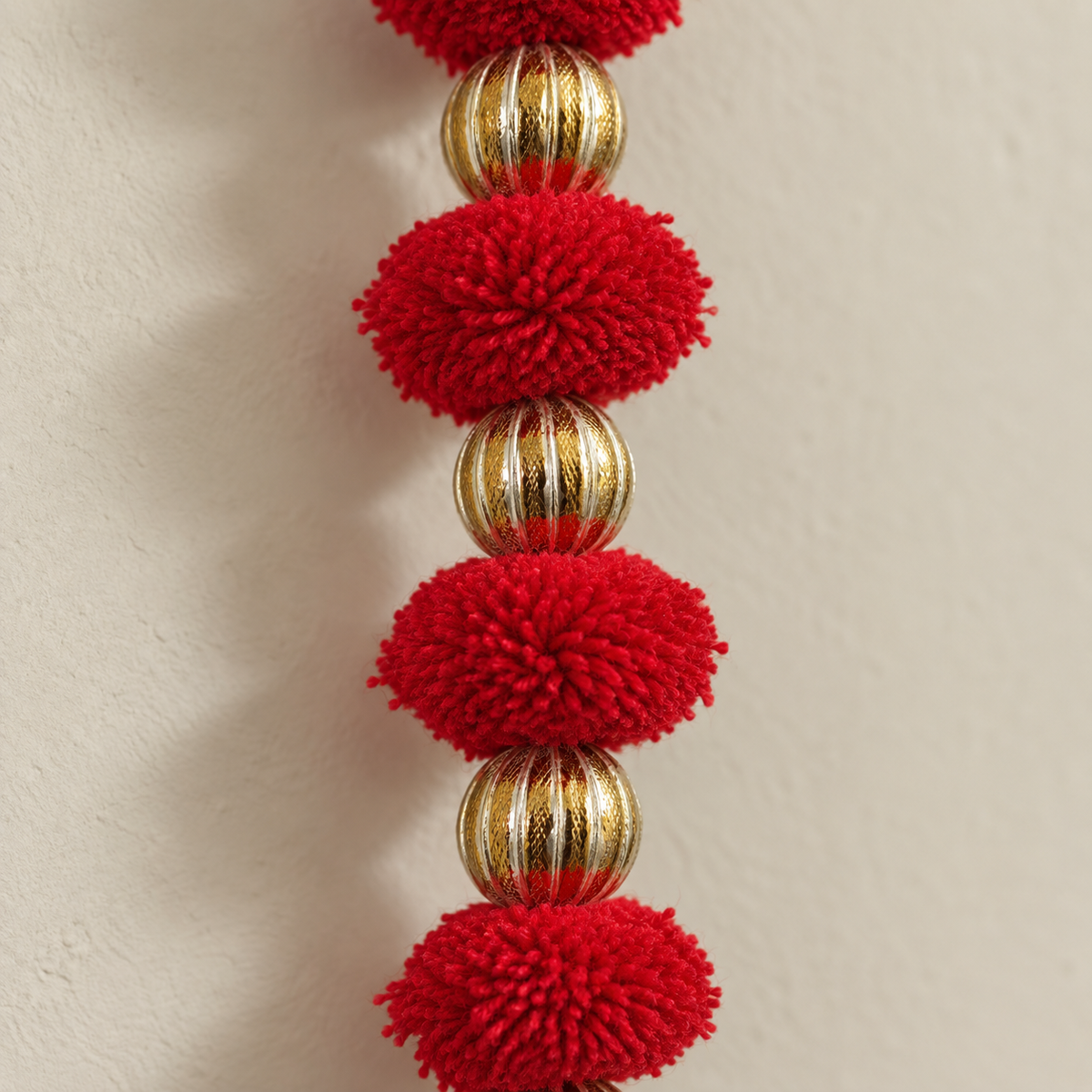 Folder 23 Red Semicircle Hanging - detail view