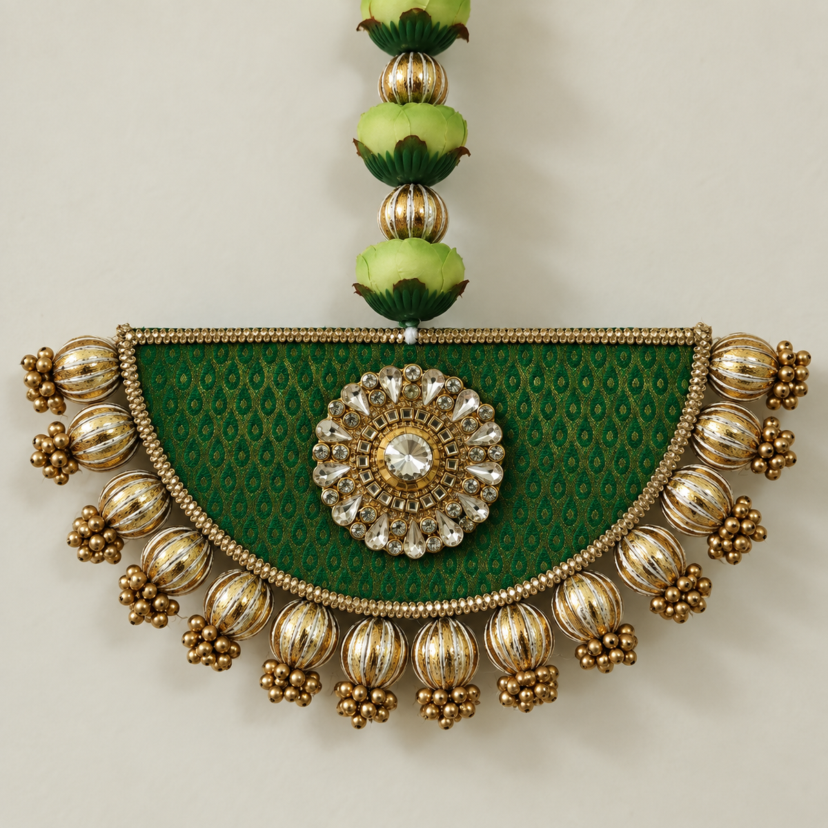 Folder 23 Green Semicircle Hanging - detail view
