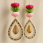 Rose Pearl Teardrop Hanging Pair – detail view
