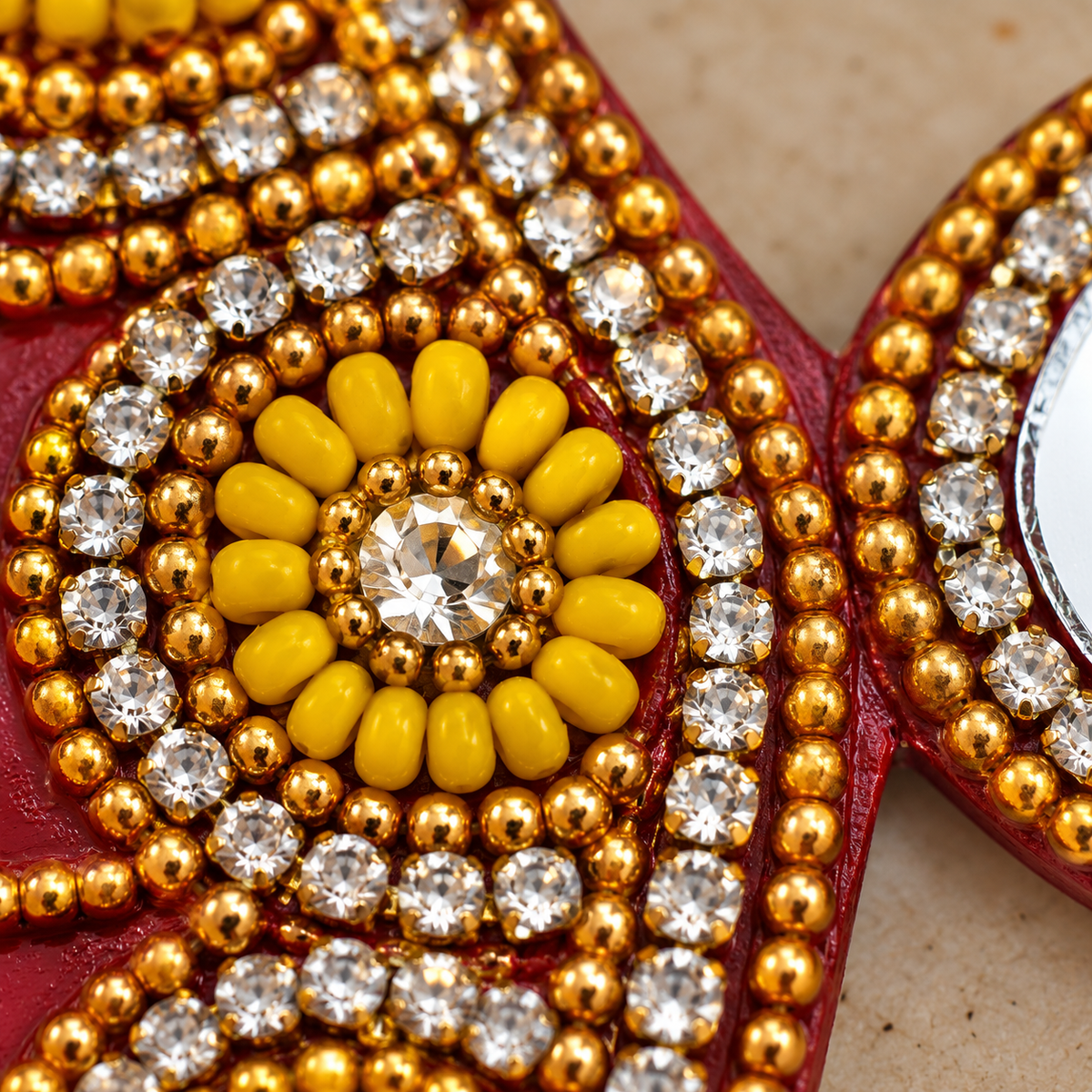 Hari Laal Kundan Rangoli Set — detail view